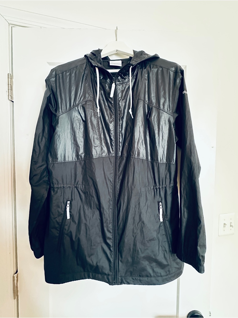 Columbia Lightweight Water resistant Black Hooded Windbreaker Jacket Rain